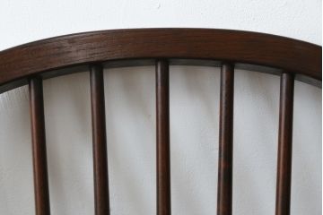 中古　美品　松本民芸家具　509C型　美しいシルエットが目を引くウィンザーチェア2脚セット(アームチェア、板座チェア、椅子、イス、バラ売り可能)(定価2脚で約34万円)(R-080386)