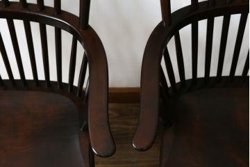 中古　美品　松本民芸家具　509C型　美しいシルエットが目を引くウィンザーチェア2脚セット(アームチェア、板座チェア、椅子、イス、バラ売り可能)(定価2脚で約34万円)(R-080386)