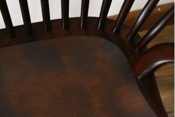 中古　美品　松本民芸家具　509C型　美しいシルエットが目を引くウィンザーチェア2脚セット(アームチェア、板座チェア、椅子、イス、バラ売り可能)(定価2脚で約34万円)(R-080386)