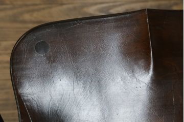 中古　美品　松本民芸家具　509C型　美しいシルエットが目を引くウィンザーチェア2脚セット(アームチェア、板座チェア、椅子、イス、バラ売り可能)(定価2脚で約34万円)(R-080386)