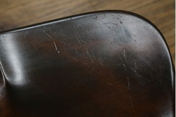 中古　美品　松本民芸家具　509C型　美しいシルエットが目を引くウィンザーチェア2脚セット(アームチェア、板座チェア、椅子、イス、バラ売り可能)(定価2脚で約34万円)(R-080386)