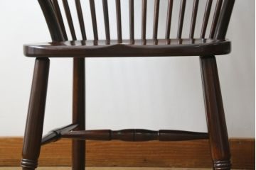 中古　美品　松本民芸家具　509C型　美しいシルエットが目を引くウィンザーチェア2脚セット(アームチェア、板座チェア、椅子、イス、バラ売り可能)(定価2脚で約34万円)(R-080386)