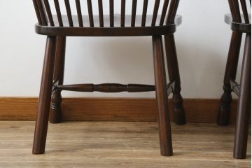 中古　美品　松本民芸家具　509C型　美しいシルエットが目を引くウィンザーチェア2脚セット(アームチェア、板座チェア、椅子、イス、バラ売り可能)(定価2脚で約34万円)(R-080386)