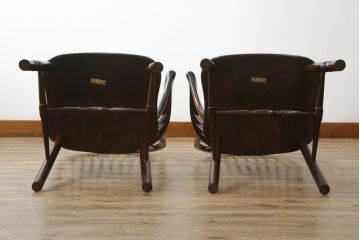中古　美品　松本民芸家具　509C型　美しいシルエットが目を引くウィンザーチェア2脚セット(アームチェア、板座チェア、椅子、イス、バラ売り可能)(定価2脚で約34万円)(R-080386)
