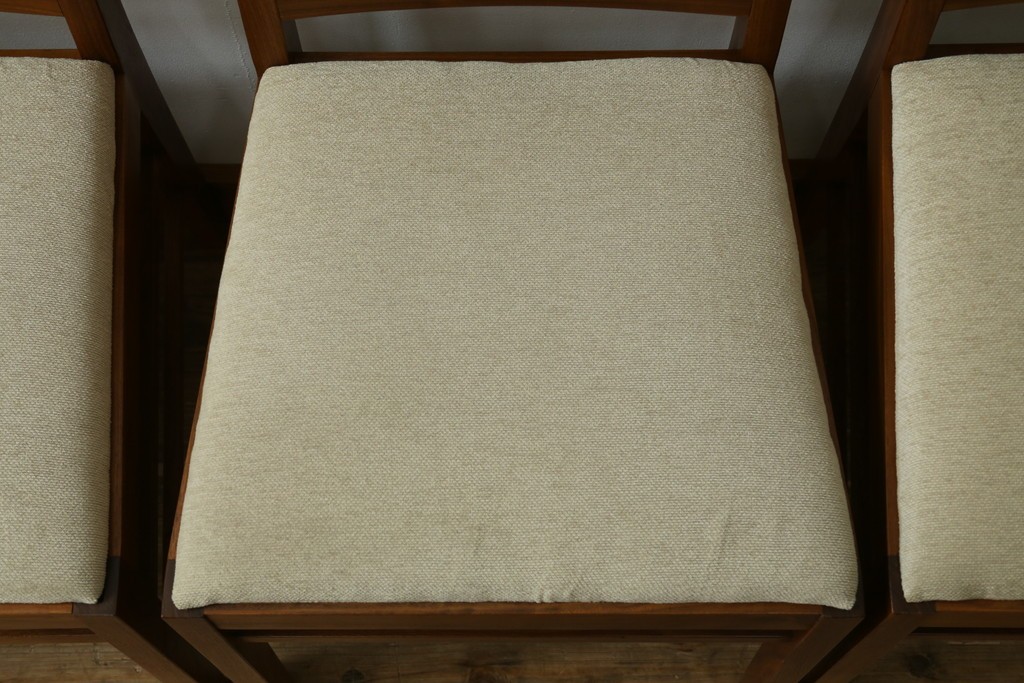 中古　美品　ウォールナット材　ロックストーン(ROCK STONE)　PM116 A&C　シンプルなデザインが取り入れやすいダイニングチェア4脚セット　定価4脚で約32万円　(R-080388)