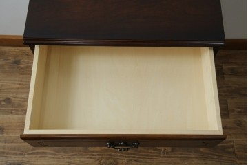 中古　美品　カリモク家具(karimoku)　COLONIAL(コロニアル)シリーズ　QC1904　カントリースタイルのお部屋作りにおすすめのおしゃれなチェスト(サイドチェスト、引き出し)(R-080389)