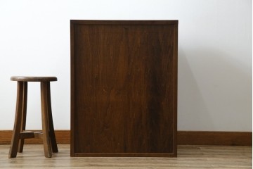 中古　美品　カリモク家具(karimoku)　COLONIAL(コロニアル)シリーズ　QC1904　カントリースタイルのお部屋作りにおすすめのおしゃれなチェスト(サイドチェスト、引き出し)(R-080389)