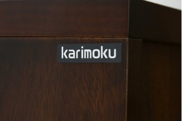 中古　美品　カリモク家具(karimoku)　COLONIAL(コロニアル)シリーズ　QC1904　カントリースタイルのお部屋作りにおすすめのおしゃれなチェスト(サイドチェスト、引き出し)(R-080389)