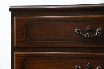 中古　美品　カリモク家具(karimoku)　COLONIAL(コロニアル)シリーズ　QC1904　カントリースタイルのお部屋作りにおすすめのおしゃれなチェスト(サイドチェスト、引き出し)(R-080389)