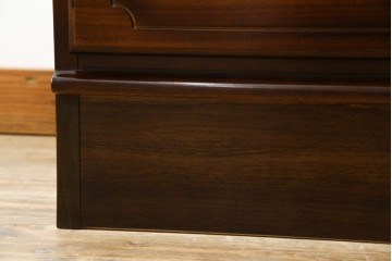 中古　美品　カリモク家具(karimoku)　COLONIAL(コロニアル)シリーズ　QC1904　カントリースタイルのお部屋作りにおすすめのおしゃれなチェスト(サイドチェスト、引き出し)(R-080389)