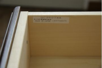 中古　美品　カリモク家具(karimoku)　COLONIAL(コロニアル)シリーズ　QC3607NK　カントリースタイルのお部屋作りにおすすめのおしゃれなオーディオボード(サイドボード、ローボード、収納棚、戸棚)(R-080390)