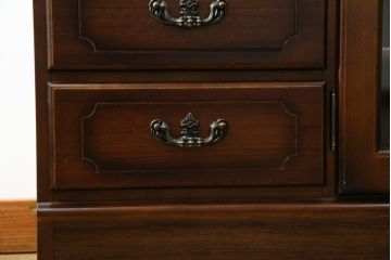 中古　美品　カリモク家具(karimoku)　COLONIAL(コロニアル)シリーズ　QC3607NK　カントリースタイルのお部屋作りにおすすめのおしゃれなオーディオボード(サイドボード、ローボード、収納棚、戸棚)(R-080390)