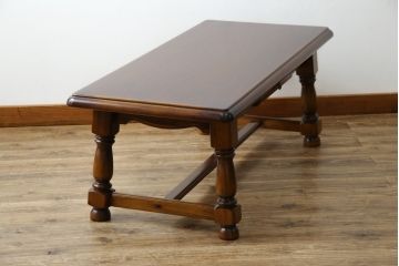中古　美品　カリモク家具(karimoku)　COLONIAL(コロニアル)シリーズ　　カントリースタイルのお部屋作りにおすすめのおしゃれな引き出し付きローテーブル(サイドテーブル、センターテーブル、リビングテーブル)(R-080391)
