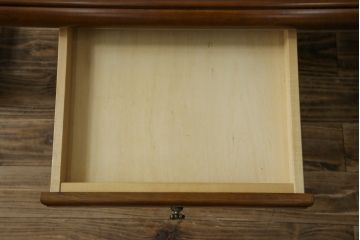 中古　美品　カリモク家具(karimoku)　COLONIAL(コロニアル)シリーズ　　カントリースタイルのお部屋作りにおすすめのおしゃれな引き出し付きローテーブル(サイドテーブル、センターテーブル、リビングテーブル)(R-080391)