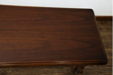 中古　美品　カリモク家具(karimoku)　COLONIAL(コロニアル)シリーズ　　カントリースタイルのお部屋作りにおすすめのおしゃれな引き出し付きローテーブル(サイドテーブル、センターテーブル、リビングテーブル)(R-080391)