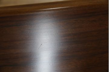 中古　美品　カリモク家具(karimoku)　COLONIAL(コロニアル)シリーズ　　カントリースタイルのお部屋作りにおすすめのおしゃれな引き出し付きローテーブル(サイドテーブル、センターテーブル、リビングテーブル)(R-080391)