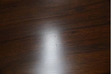 中古　美品　カリモク家具(karimoku)　COLONIAL(コロニアル)シリーズ　　カントリースタイルのお部屋作りにおすすめのおしゃれな引き出し付きローテーブル(サイドテーブル、センターテーブル、リビングテーブル)(R-080391)