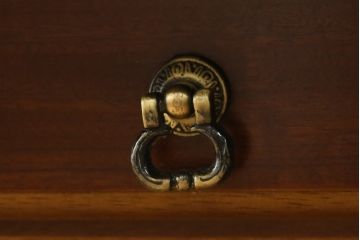 中古　美品　カリモク家具(karimoku)　COLONIAL(コロニアル)シリーズ　　カントリースタイルのお部屋作りにおすすめのおしゃれな引き出し付きローテーブル(サイドテーブル、センターテーブル、リビングテーブル)(R-080391)