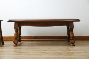 中古　美品　カリモク家具(karimoku)　COLONIAL(コロニアル)シリーズ　　カントリースタイルのお部屋作りにおすすめのおしゃれな引き出し付きローテーブル(サイドテーブル、センターテーブル、リビングテーブル)(R-080391)