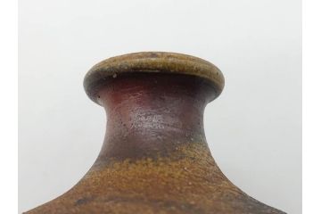 人間国宝　伊勢崎淳　備前焼　素朴で温かみを感じる徳利(とっくり、酒器、一輪挿し、花瓶、花器、花生、花入、和食器、裏印、共箱付き)(R-080396)