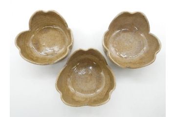 十三代 中里太郎右衛門　絵唐津　平向付　約14cm　4.6寸/黄唐津　割山椒向付　約12cm　4寸　落ち着いた味わい深い向付11客セット(花、深皿、深鉢、和皿、和食器、共箱付き、四寸六分、四寸)(R-080398)