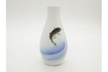 戦前　オールド香蘭社　有田焼　鯉　跳躍感を感じるデザインが魅力の徳利2点セット(魚、流水、跳鯉、とっくり、酒器、一輪挿し、花瓶、花器、花生、花入、和食器、裏印)(R-080401)
