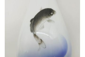 戦前　オールド香蘭社　有田焼　鯉　跳躍感を感じるデザインが魅力の徳利2点セット(魚、流水、跳鯉、とっくり、酒器、一輪挿し、花瓶、花器、花生、花入、和食器、裏印)(R-080401)