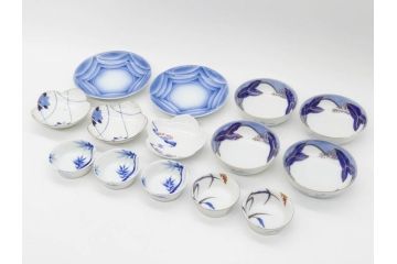 戦前　オールド香蘭社　有田焼　染付　色絵　金彩　(豆皿)約7cm　2.3寸/(花形皿)約10cm　3.2寸/(小皿)約11cm　3.4寸　(中皿)約14cm　4.6寸　様々なお料理が映える香蘭社の皿14点セット(ススキ、竹、桐、花、醤油皿、銘々皿、なます皿、深皿、変形皿、和皿、和食器、裏印、二寸三分、三寸二分、三寸四分、四寸六分)(R-080404)
