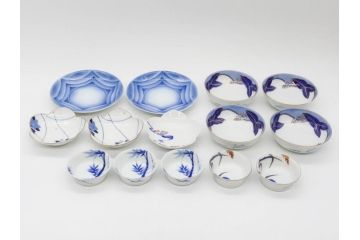 戦前　オールド香蘭社　有田焼　染付　色絵　金彩　(豆皿)約7cm　2.3寸/(花形皿)約10cm　3.2寸/(小皿)約11cm　3.4寸　(中皿)約14cm　4.6寸　様々なお料理が映える香蘭社の皿14点セット(ススキ、竹、桐、花、醤油皿、銘々皿、なます皿、深皿、変形皿、和皿、和食器、裏印、二寸三分、三寸二分、三寸四分、四寸六分)(R-080404)