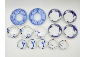 戦前　オールド香蘭社　有田焼　染付　色絵　金彩　(豆皿)約7cm　2.3寸/(花形皿)約10cm　3.2寸/(小皿)約11cm　3.4寸　(中皿)約14cm　4.6寸　様々なお料理が映える香蘭社の皿14点セット(ススキ、竹、桐、花、醤油皿、銘々皿、なます皿、深皿、変形皿、和皿、和食器、裏印、二寸三分、三寸二分、三寸四分、四寸六分)(R-080404)