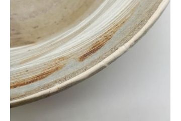 小林東五　對州窯　刷毛目(はけめ)　約21cm　6.9寸　古雅な趣のある平皿(深皿、和皿、和食器、六寸九分、共箱付き)(R-080406)