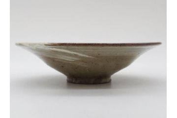 小林東五　對州窯　刷毛目(はけめ)　約21cm　6.9寸　古雅な趣のある平皿(深皿、和皿、和食器、六寸九分、共箱付き)(R-080406)