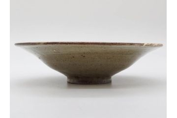 小林東五　對州窯　刷毛目(はけめ)　約21cm　6.9寸　古雅な趣のある平皿(深皿、和皿、和食器、六寸九分、共箱付き)(R-080406)