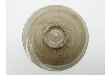 小林東五　對州窯　刷毛目(はけめ)　約21cm　6.9寸　古雅な趣のある平皿(深皿、和皿、和食器、六寸九分、共箱付き)(R-080406)