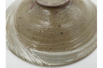 小林東五　對州窯　刷毛目(はけめ)　約21cm　6.9寸　古雅な趣のある平皿(深皿、和皿、和食器、六寸九分、共箱付き)(R-080406)