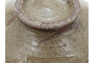 小林東五　對州窯　刷毛目(はけめ)　約21cm　6.9寸　古雅な趣のある平皿(深皿、和皿、和食器、六寸九分、共箱付き)(R-080406)