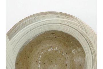 小林東五　對州窯　刷毛目(はけめ)　約20cm　6.6寸　土の温かみを感じる平皿(深皿、和皿、和食器、六寸六分、共箱付き)(R-080407)