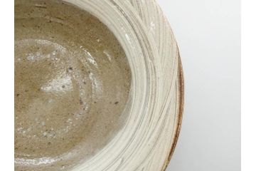 小林東五　對州窯　刷毛目(はけめ)　約20cm　6.6寸　土の温かみを感じる平皿(深皿、和皿、和食器、六寸六分、共箱付き)(R-080407)
