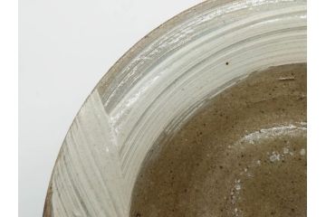 小林東五　對州窯　刷毛目(はけめ)　約20cm　6.6寸　土の温かみを感じる平皿(深皿、和皿、和食器、六寸六分、共箱付き)(R-080407)