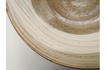小林東五　對州窯　刷毛目(はけめ)　約20cm　6.6寸　土の温かみを感じる平皿(深皿、和皿、和食器、六寸六分、共箱付き)(R-080407)
