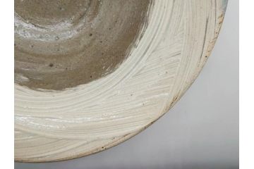 小林東五　對州窯　刷毛目(はけめ)　約21cm　6.8寸　独特の風合いが魅力の平皿(深皿、和皿、和食器、六寸八分、共箱付き)(R-080408)