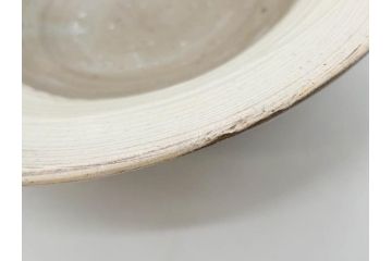 小林東五　對州窯　刷毛目(はけめ)　約21cm　6.8寸　独特の風合いが魅力の平皿(深皿、和皿、和食器、六寸八分、共箱付き)(R-080408)
