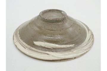 小林東五　對州窯　刷毛目(はけめ)　約21cm　6.8寸　独特の風合いが魅力の平皿(深皿、和皿、和食器、六寸八分、共箱付き)(R-080408)