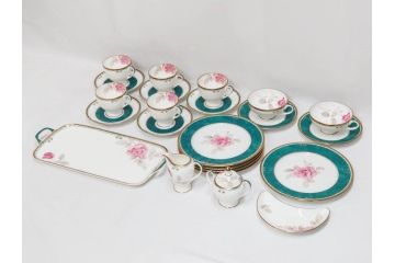 鳴海製陶　ナルミ　NARUMI　カレス(CARESS)　サンドイッチトレー　クリーマー　シュガーポット　カップ&ソーサー　プレート　優雅な寛ぎの時間を演出するナルミ洋食器10点セット(C&S、サンドウィッチトレイ、ミルクジャー、ティー、コーヒー、薔薇、バラ、碗皿、デザート皿、金彩)(R-080409)