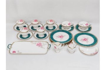鳴海製陶　ナルミ　NARUMI　カレス(CARESS)　サンドイッチトレー　クリーマー　シュガーポット　カップ&ソーサー　プレート　優雅な寛ぎの時間を演出するナルミ洋食器10点セット(C&S、サンドウィッチトレイ、ミルクジャー、ティー、コーヒー、薔薇、バラ、碗皿、デザート皿、金彩)(R-080409)