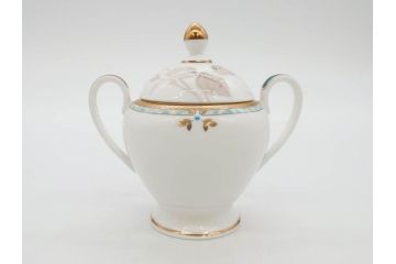 鳴海製陶　ナルミ　NARUMI　カレス(CARESS)　サンドイッチトレー　クリーマー　シュガーポット　カップ&ソーサー　プレート　優雅な寛ぎの時間を演出するナルミ洋食器10点セット(C&S、サンドウィッチトレイ、ミルクジャー、ティー、コーヒー、薔薇、バラ、碗皿、デザート皿、金彩)(R-080409)