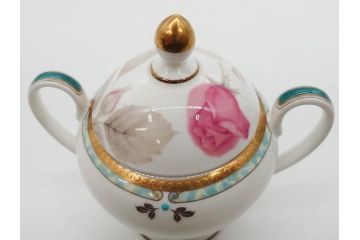 鳴海製陶　ナルミ　NARUMI　カレス(CARESS)　サンドイッチトレー　クリーマー　シュガーポット　カップ&ソーサー　プレート　優雅な寛ぎの時間を演出するナルミ洋食器10点セット(C&S、サンドウィッチトレイ、ミルクジャー、ティー、コーヒー、薔薇、バラ、碗皿、デザート皿、金彩)(R-080409)