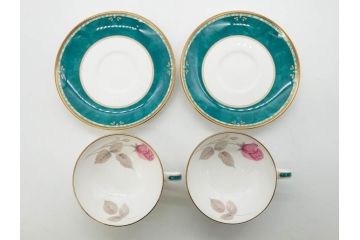 鳴海製陶　ナルミ　NARUMI　カレス(CARESS)　サンドイッチトレー　クリーマー　シュガーポット　カップ&ソーサー　プレート　優雅な寛ぎの時間を演出するナルミ洋食器10点セット(C&S、サンドウィッチトレイ、ミルクジャー、ティー、コーヒー、薔薇、バラ、碗皿、デザート皿、金彩)(R-080409)