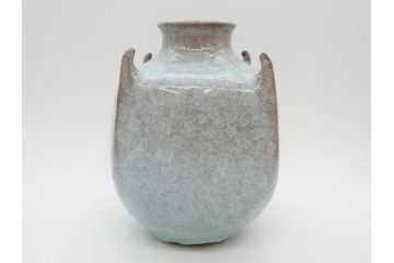 高麗陶房　宮岡英夫　高さ 約26cm　思わず見惚れる美しい佇まいの氷華紋四角壷(壺、花器、花入、花生、裏印、共布付き、共箱付き)(R-080412)