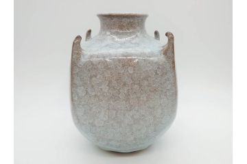 高麗陶房　宮岡英夫　高さ 約26cm　思わず見惚れる美しい佇まいの氷華紋四角壷(壺、花器、花入、花生、裏印、共布付き、共箱付き)(R-080412)